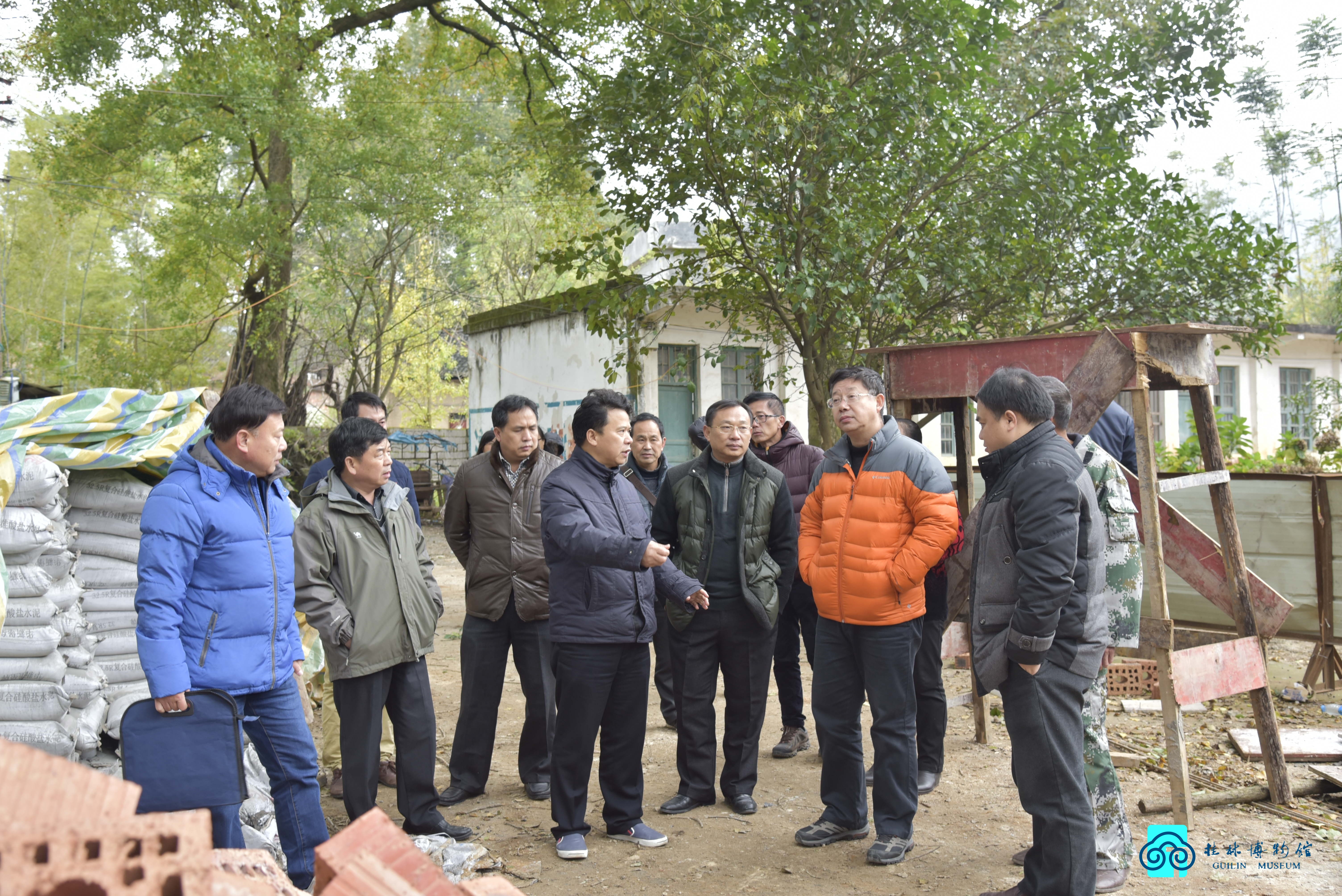 2桂林市文化新闻出版广电局党组书记、局长李滨到太白地村指导精准扶贫工作_看图王.jpg