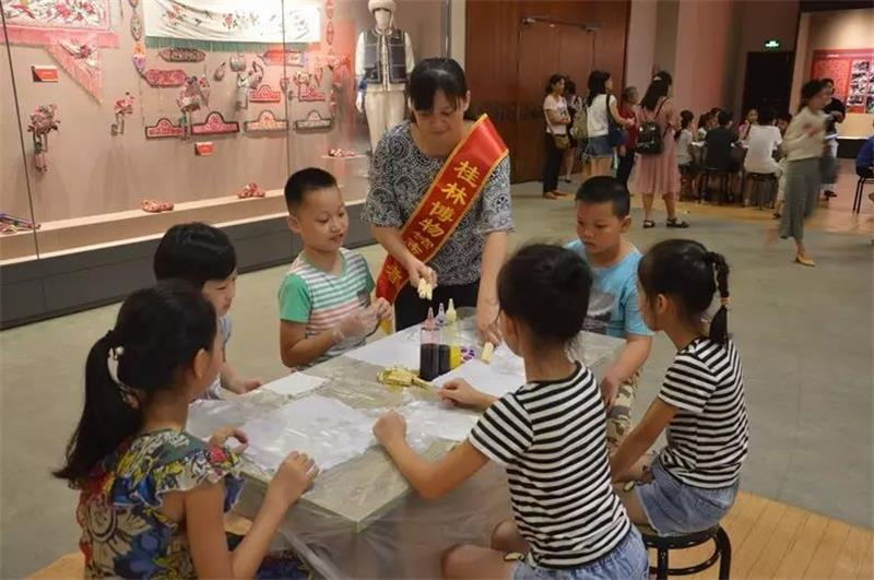 社会志愿者参与“博物馆专题文化服务活动”_看图王.jpg