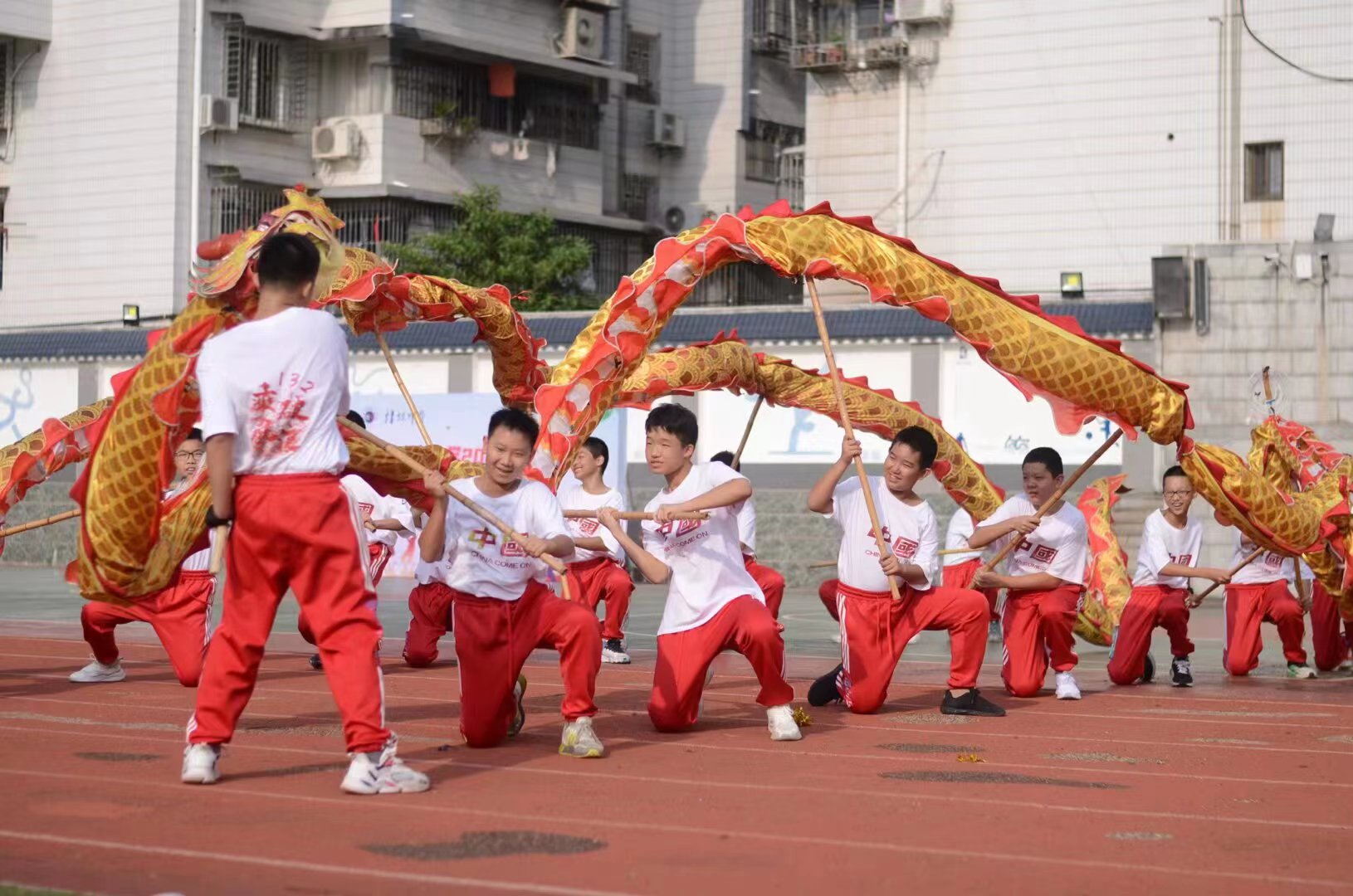 桂林中学舞龙队.jpg