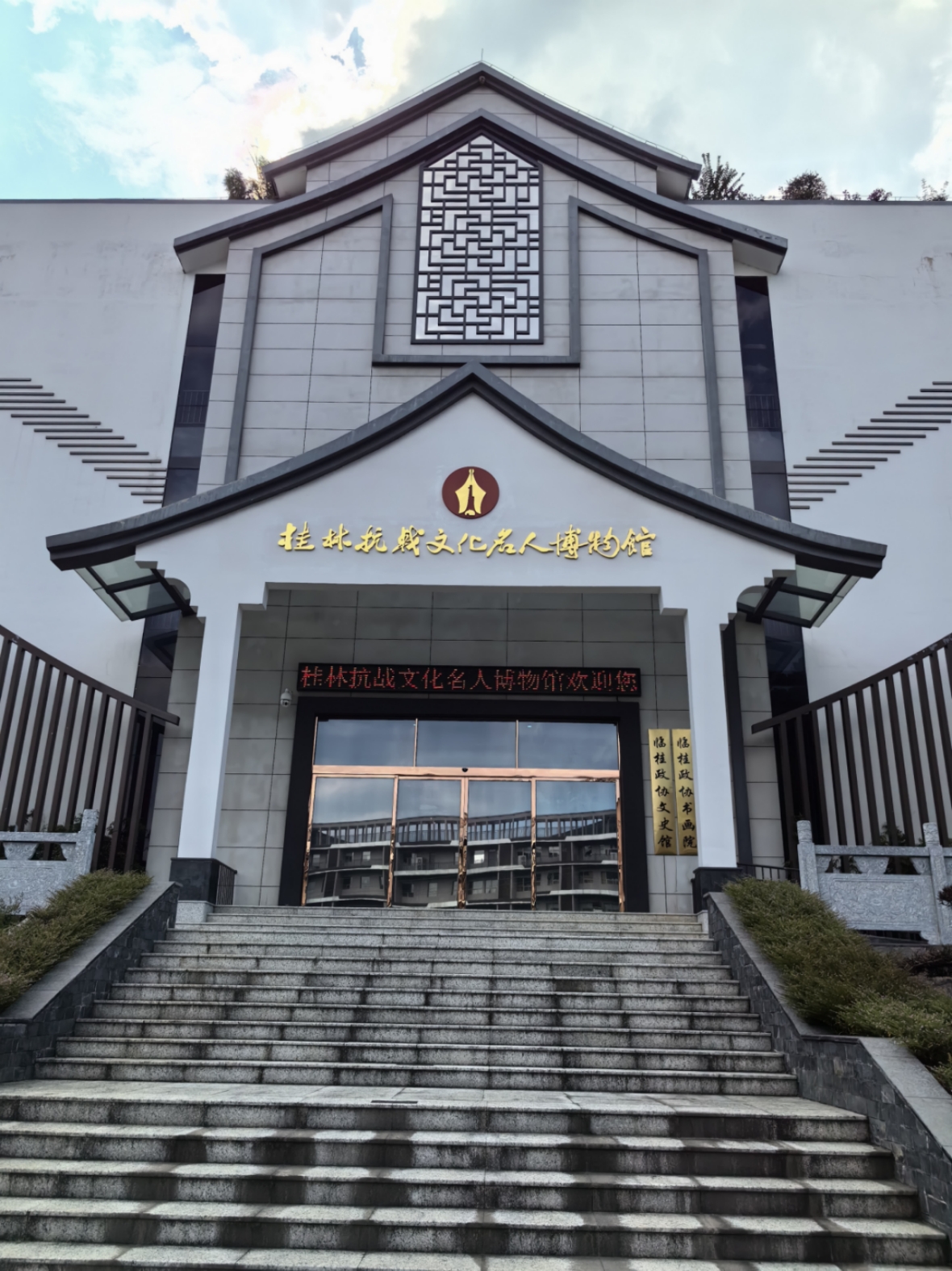 大门.jpg