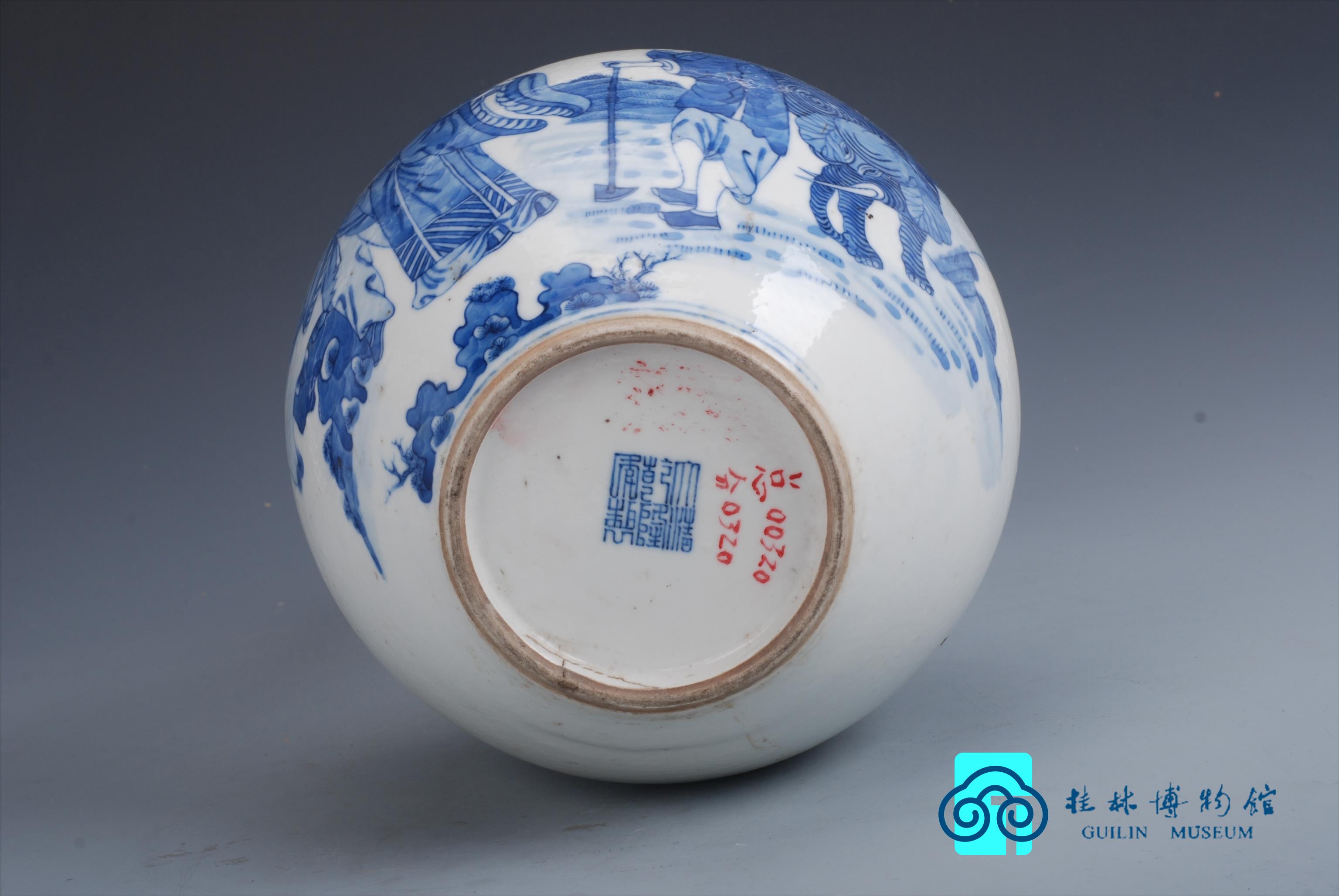 清光绪仿乾隆青花人物天球瓶-典藏--桂林博物馆