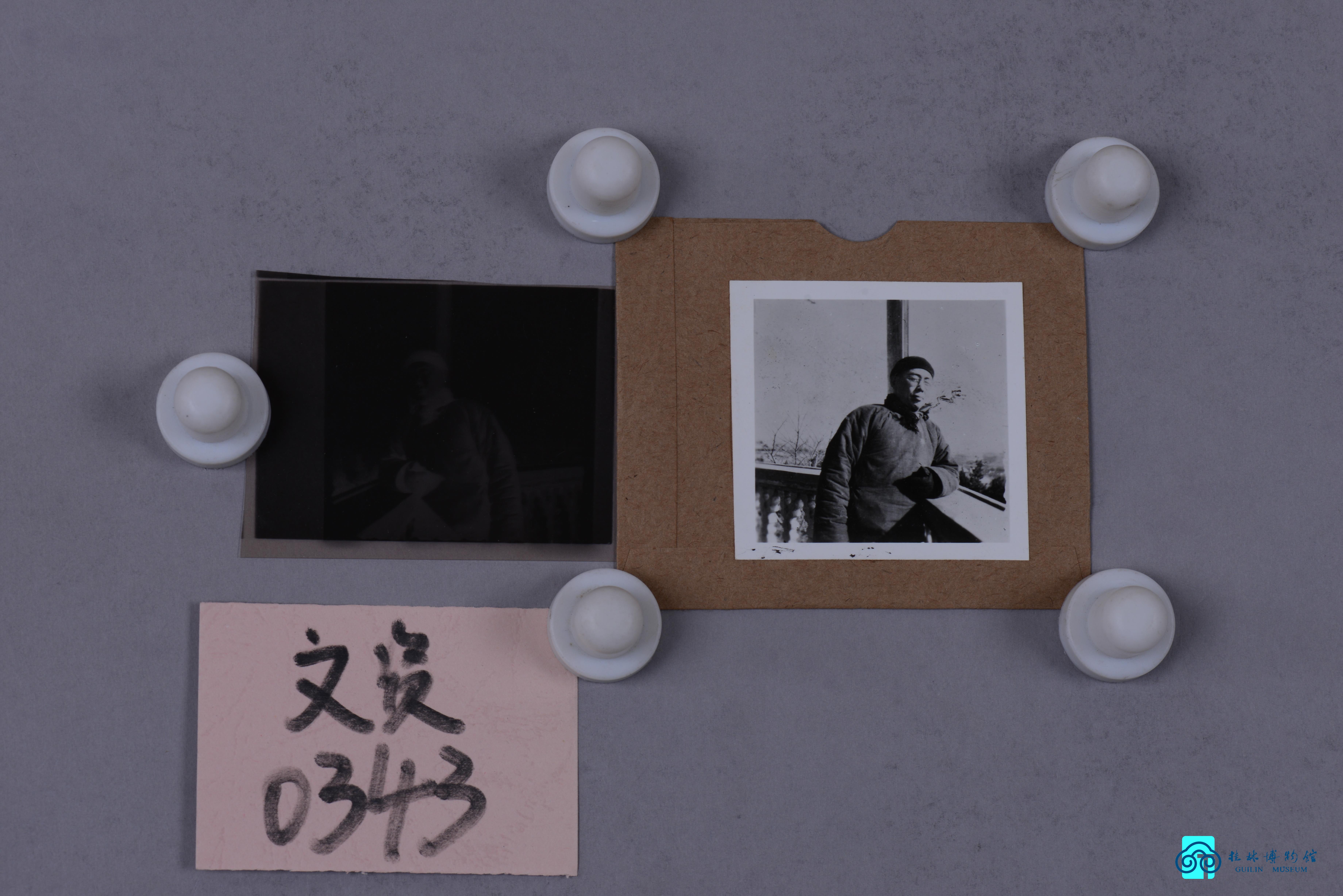 1980年 1947年田汉先生于无锡留影底片翻拍件